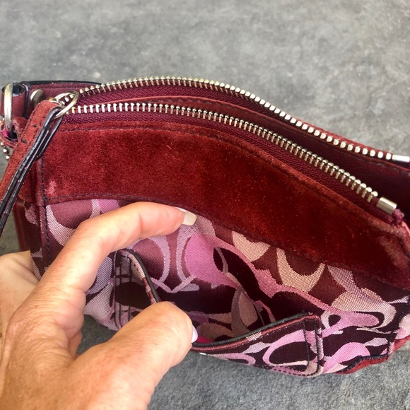 Coach Signature Mini - Picture 11 of 16